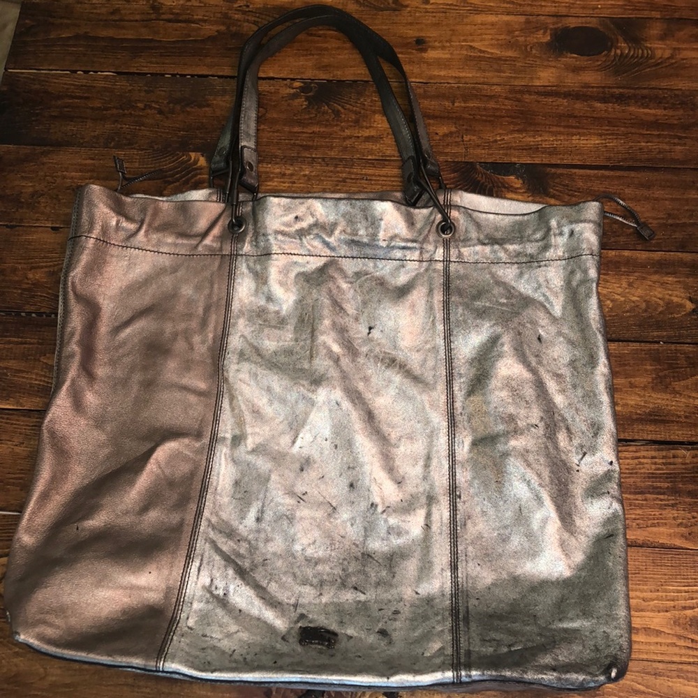 BURBERRY DISTRESSED TOTE